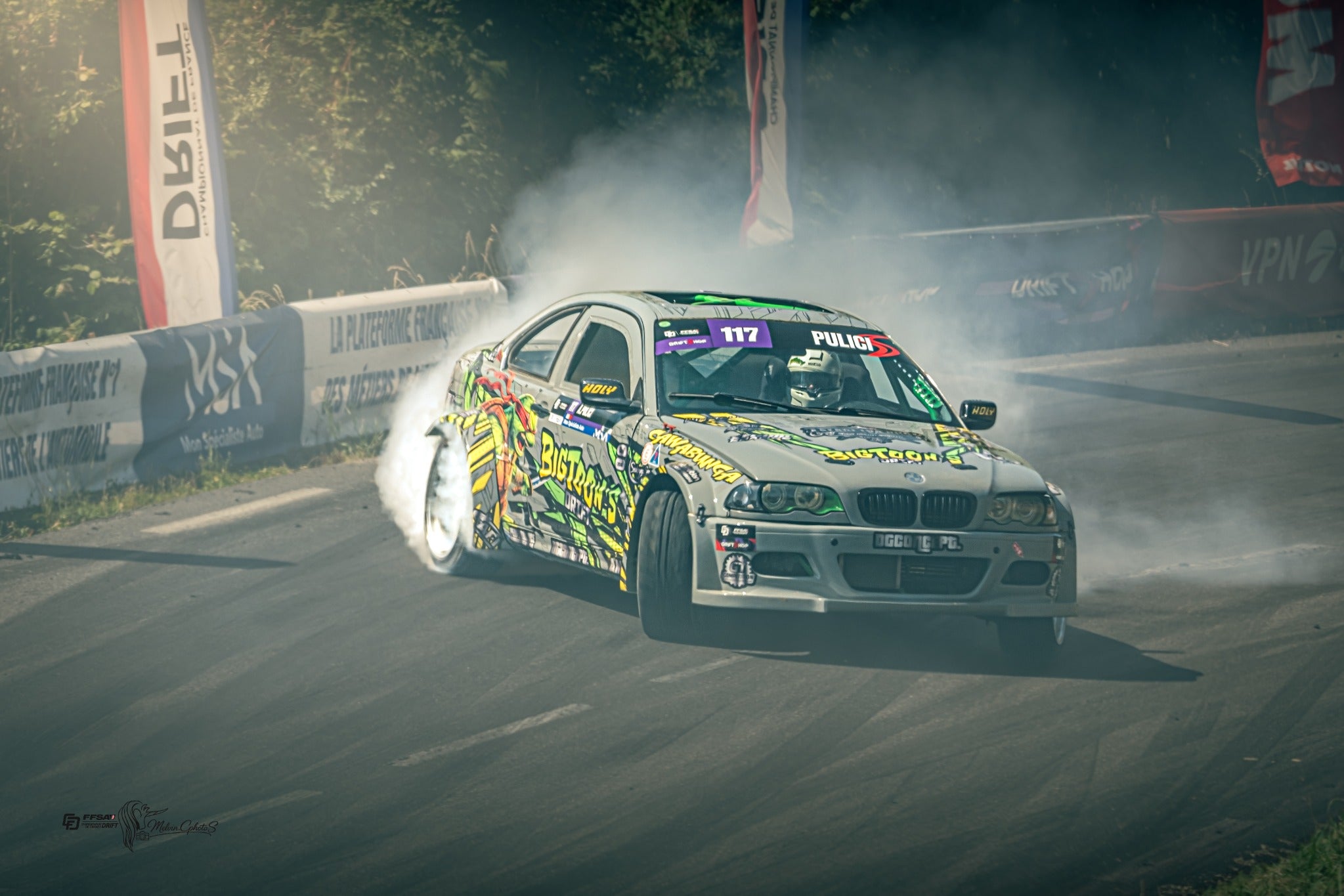 BMW E46 en drift — photo 1